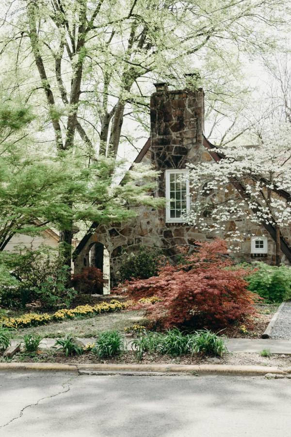 The Woodlawn Tudor ฮอตสปริงส์ ภายนอก รูปภาพ