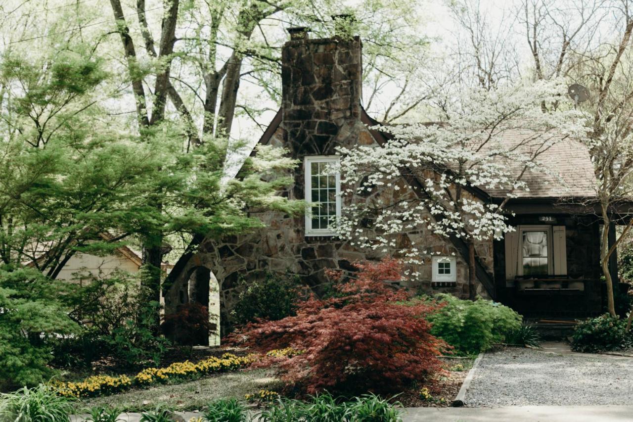 The Woodlawn Tudor ฮอตสปริงส์ ภายนอก รูปภาพ